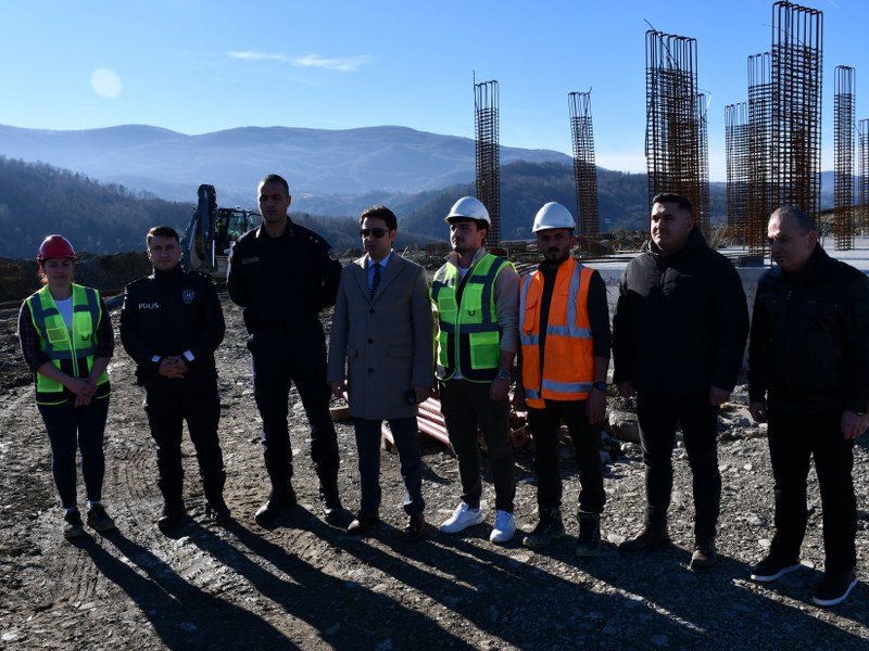 Kaymakamımız Sayın Safa KAHRAMAN, Türkeli Trafo Merkezi şantiyesini ziyaret edip incelemelerde bulundu.